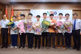 8/8 học sinh Việt Nam đoạt giải tại Olympic Vật lí Châu Á - Thái Bình Dương