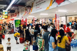 Thị trường mua bán sôi động dịp Quốc tế Thiếu nhi
