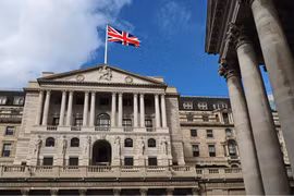Ngân hàng Trung ương Anh đứng trước đợt tăng lãi suất lớn nhất sau gần 30 năm