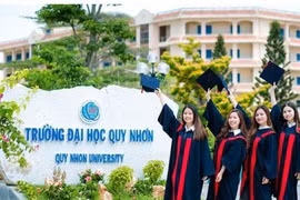 Điểm sàn nhiều ngành sư phạm được thổi lên 28,5 điểm: "Vì thương thí sinh"