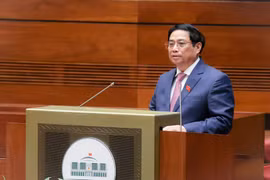 Thủ tướng trả lời chất vấn về cải cách tiền lương, khắc phục tình trạng công chức, viên chức nghỉ việc