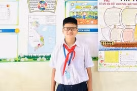 Cứu người già khỏi tàu hỏa đâm, học sinh lớp 7 được Bộ trưởng Nguyễn Kim Sơn tặng bằng khen