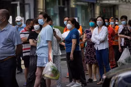 Bắc Kinh cảnh báo đợt bùng phát Covid mới, Thượng Hải lại xét nghiệm hàng loạt