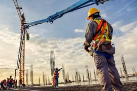 Cổ phiếu ngành xây dựng tăng 58% trong năm 2021