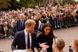 Hoàng tử Harry bày tỏ lòng kính trọng đối với Nữ hoàng Elizabeth