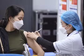 Mỗi ngày có 2.900 ca mắc, Bộ Y tế đề nghị đẩy nhanh tiêm vaccine phòng Covid-19 mũi 3, mũi 4