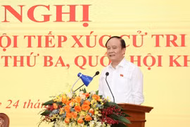 Cử tri Hà Nội kiến nghị sớm điều chỉnh giá xăng dầu, chống tăng giá các mặt hàng khác