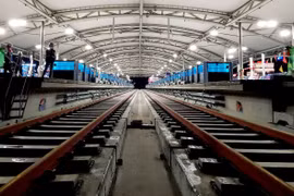TP. HCM: Vì sao chưa nên phá dỡ tường vây metro số 1 trong thời điểm này?