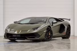 Lamborghini Aventador SVJ sở hữu màu sơn xanh quân đội Verde Tritont được bán đấu giá
