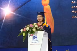 Con đường trở thành thủ khoa của nữ cử nhân 40 tuổi