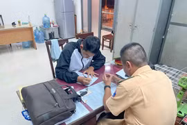 Thanh niên dùng chân chống “đánh lửa” bị xử lý