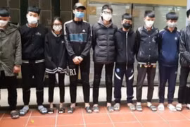 Bắt giữ nhóm đối tượng tuổi teen giả làm cảnh sát hình sự để cướp tài sản
