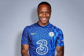 Chuyển nhượng ngày 10/7: Man City bán Sterling cho Chelsea