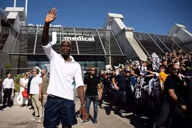 Pogba được chào đón như người hùng khi trở lại Juventus