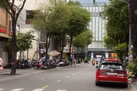 TP. HCM: Tổ chức xử lý vi phạm thu phí đỗ ô tô lòng đường