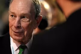 Bloomberg muốn mua lại Wall Street Journal hoặc Washington Post