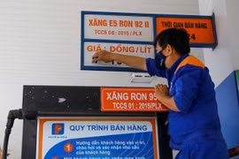 Giá xăng dầu tăng phi mã: Xem xét, tính toán lại các loại thuế