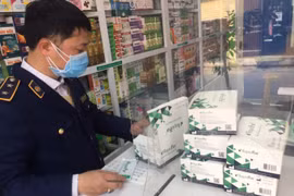 Hà Nội: Hơn 5.000 que test nhanh Covid-19 bị thu giữ