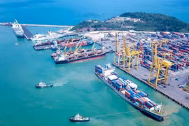 Ngành cảng biển logistics gặp khó, doanh nghiệp vẫn tăng trưởng “khủng”