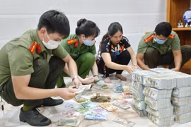 Bắt quả tang vụ mua bán vàng nhập lậu, thu giữ nhiều vàng và ngoại tệ