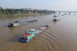 Điều tiết phương tiện và hạn chế giao thông đường thủy khi nào?