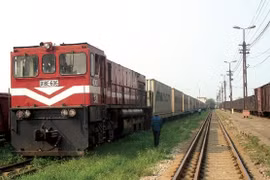 VNR hỗ trợ nông dân vùng dịch vận chuyển nông sản đi tiêu thụ