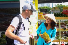 Rộn ràng khai mạc tuần lễ trái cây “Trên bến, dưới thuyền” tại TP. HCM