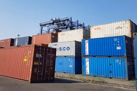 Gỡ vướng để xử lý hàng ngàn container phế liệu tại cảng biển TP. HCM