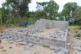 Nhiều hộ dân tự tháo dỡ các công trình xây dựng chờ đền bù từ dự án cao tốc Bắc - Nam