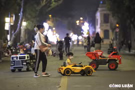 Không để các xe điện trẻ em hoạt động tại khu vực hồ Hoàn Kiếm