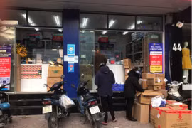 Người dân nghĩ gì về quy định cần “điều kiện” để có thể mua Molnupiravir?