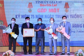 Báo Gia Lai đón nhận Huân chương Lao động hạng nhất của Chủ tịch nước