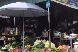 “Thắt lưng buộc bụng” trong cơn “bão giá”