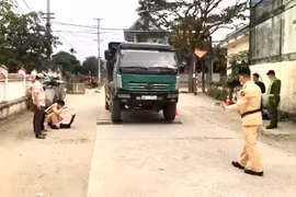 Công an Thanh Hoá mở đợt ra quân xử lý về xe quá tải