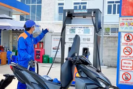 Giảm thuế nhập khẩu xuống 10% sẽ không làm giá xăng trong nước giảm