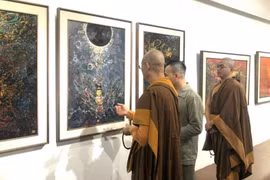 Triển lãm mỹ thuật ‘Sen đầu hạ’ chào mừng Đại hội Phật giáo toàn quốc