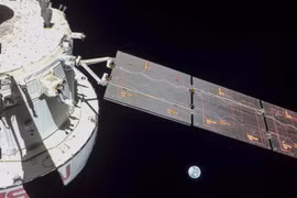 Tàu vũ trụ Orion của NASA đi vào quỹ đạo xa của mặt trăng