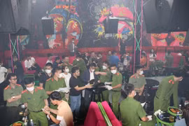 Phát hiện 25 thanh niên dương tính ma túy trong quán bar ở Quảng Bình