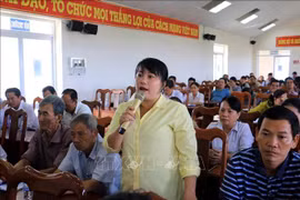 Cử tri Vĩnh Long phản ánh tình trạng giá cả vật tư nông nghiệp liên tục tăng cao