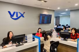 Lợi nhuận giảm 40%, âm nặng dòng tiền, Chứng khoán VIX xuất hiện nhiều giao dịch trái phiếu với một tập đoàn lớn