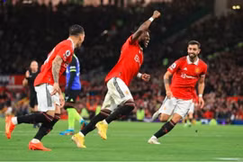 Đánh bại Tottenham 2-0, Man United gửi chiến thư tới Chelsea