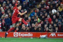 Liverpool thắng nhọc West Ham 1-0 tại vòng 12 Ngoại hạng Anh