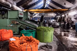 Ngành công nghiệp thời trang bị “giằng xé” bởi khủng hoảng năng lượng châu Âu