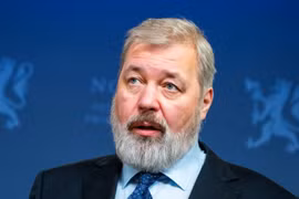 Người đoạt giải Nobel Hòa bình của Nga tặng huy chương cho người tị nạn Ukraine