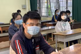 Học sinh trở lại trường, các trường công lập ở TP. HCM sẽ không thu học phí