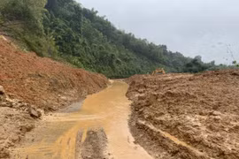 Nghệ An: Quốc lộ 7A sạt lở nghiêm trọng