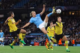 Haaland tỏa sáng giúp Man City ngược dòng đánh bại Dortmund 2-1