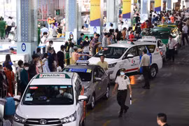 Tài xế taxi hoạt động tại cảng hàng không Tân Sơn Nhất phải có thẻ nhận diện