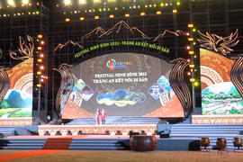 Ninh Bình: Rực rỡ đêm khai mạc Festival Tràng An kết nối di sản năm 2022
