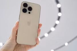 Doanh nghiệp bán lẻ Việt Nam “ngồi trên đống lửa”, không biết bao giờ iPhone 14 Pro Max về nước
